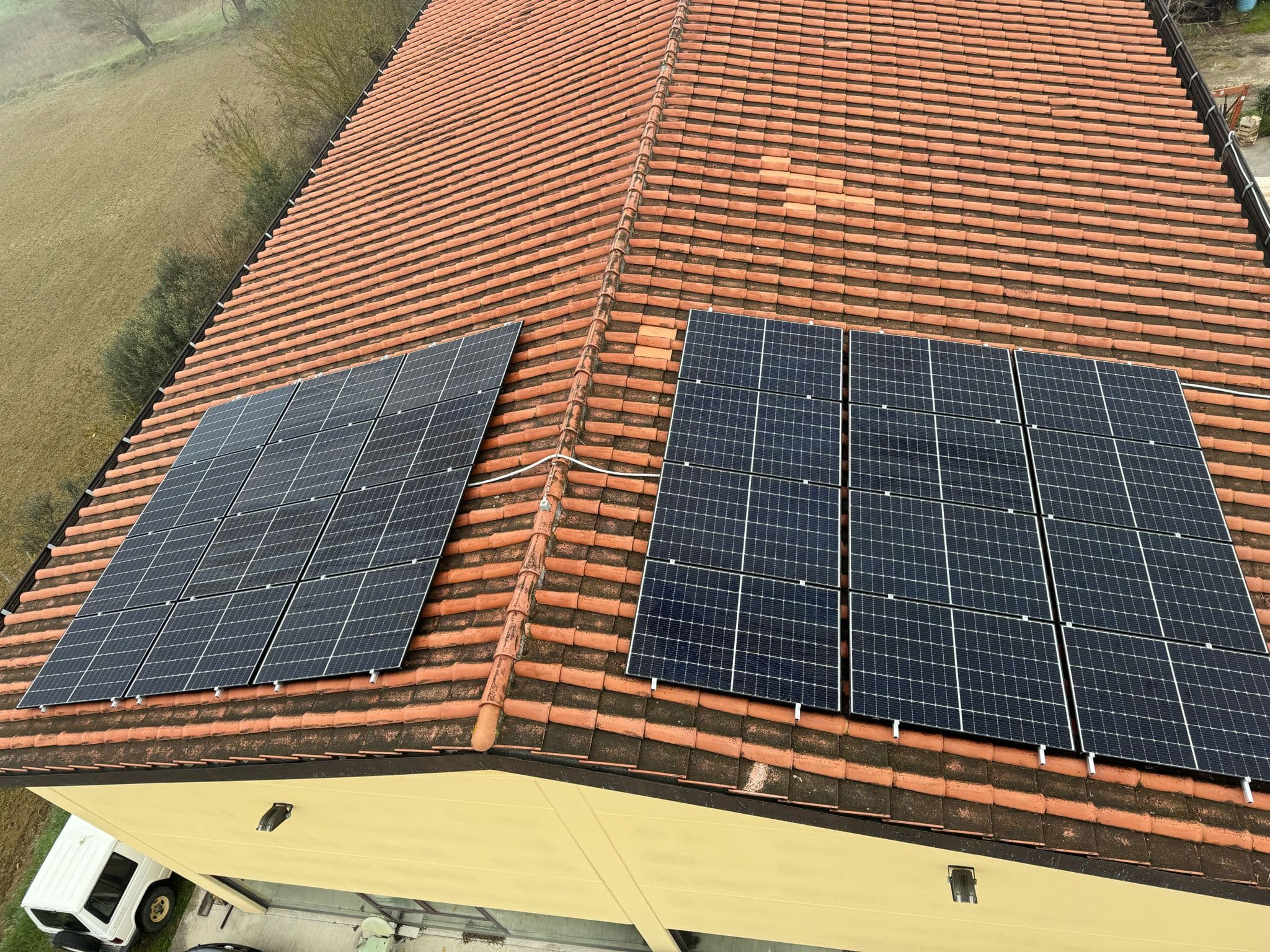 Foto numero 1 di Impianto Aziendale da 9.96 kW ibrido senza accumulo