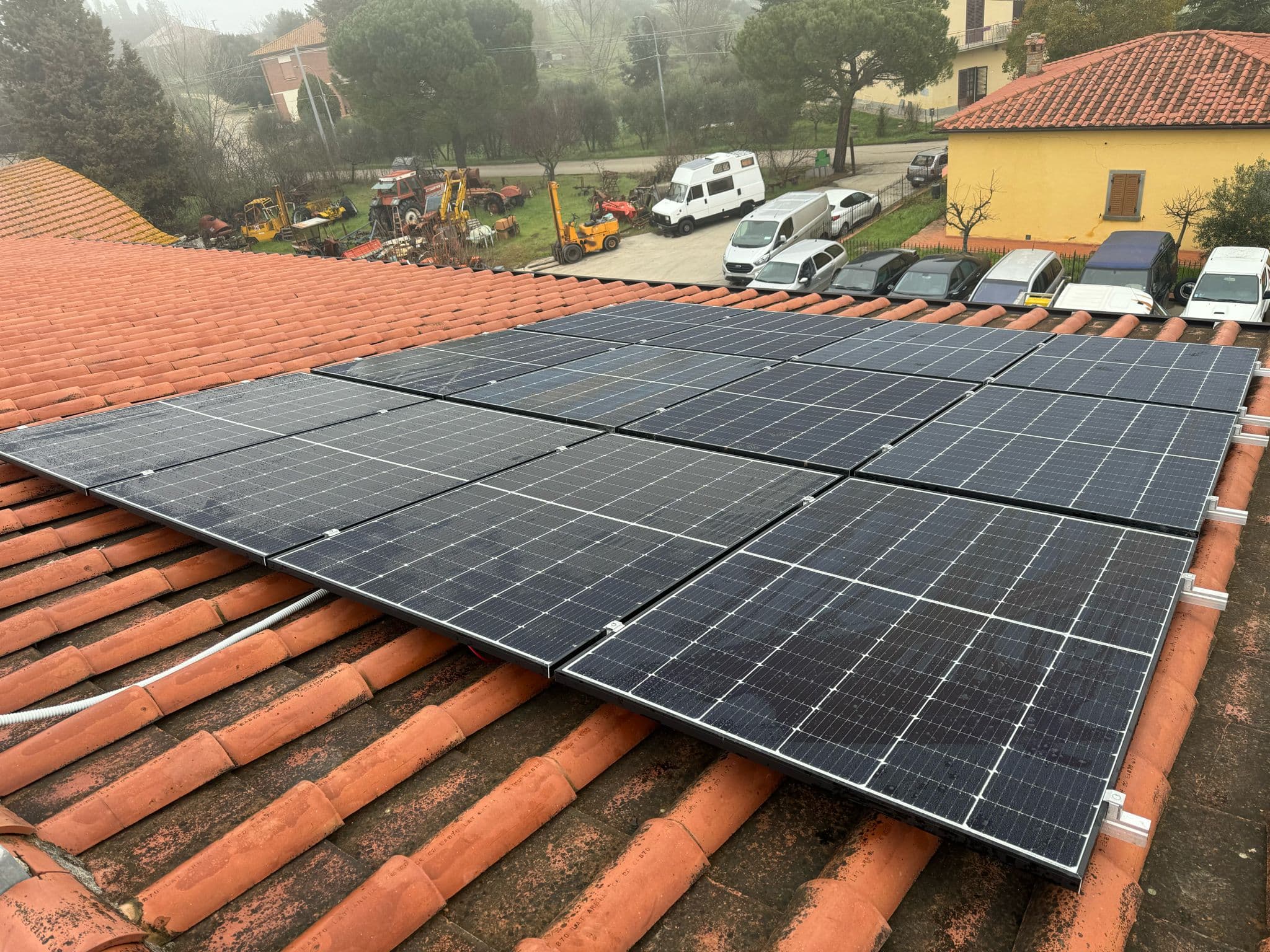 Foto numero 4 di Impianto Aziendale da 9.96 kW ibrido senza accumulo
