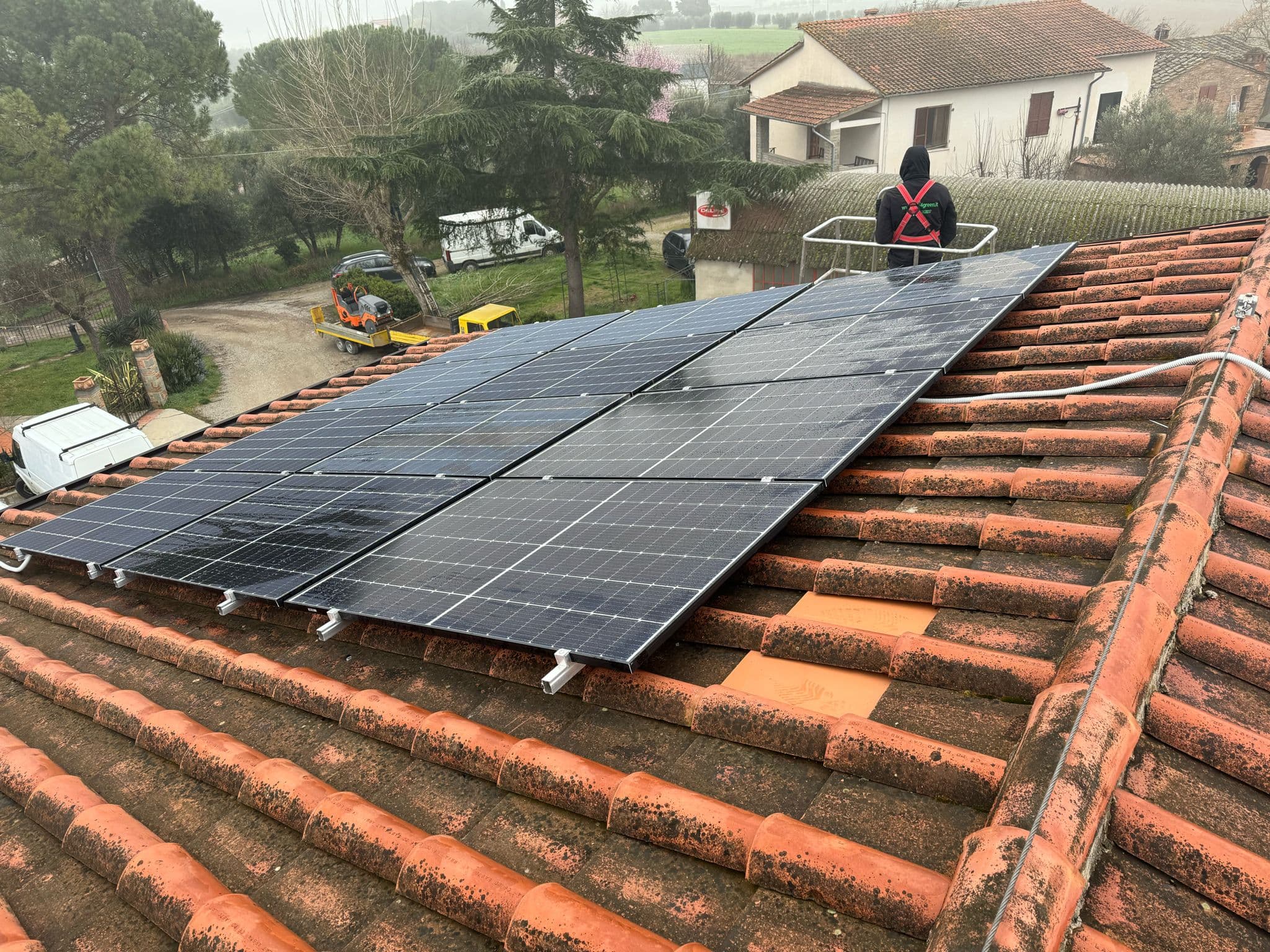Foto numero 5 di Impianto Aziendale da 9.96 kW ibrido senza accumulo