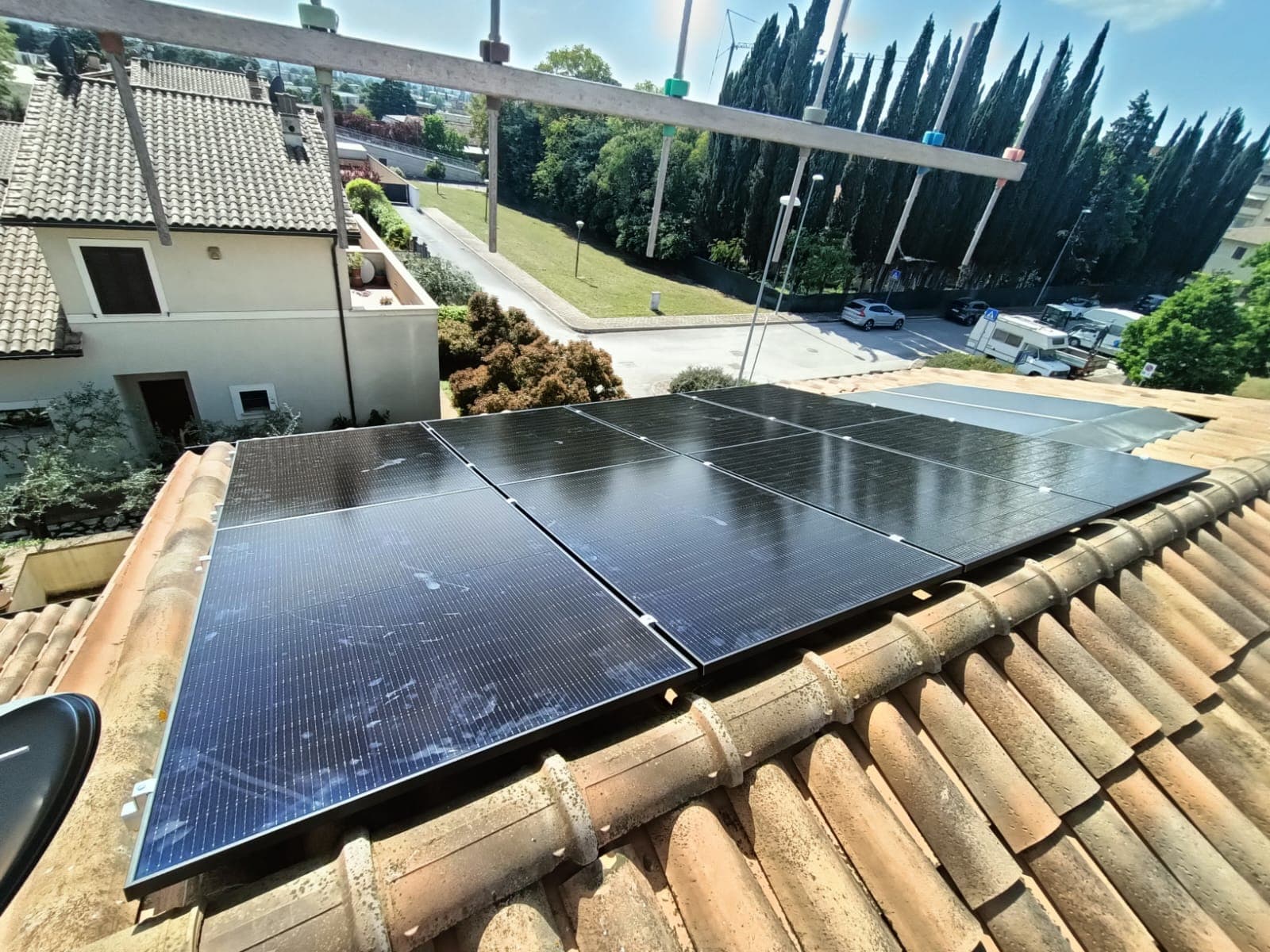 Foto numero 2 di Impianto da 6kW ibrido senza accumulo
