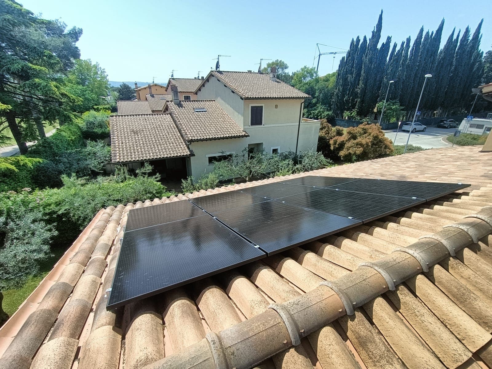 Foto numero 3 di Impianto da 6kW ibrido senza accumulo